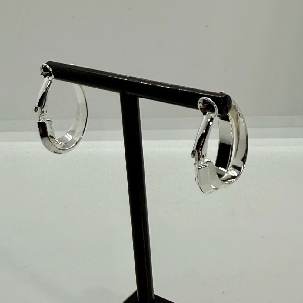 Chic Small Silver Hoop Earrings - Nickel Free for Sensitive Ears‎